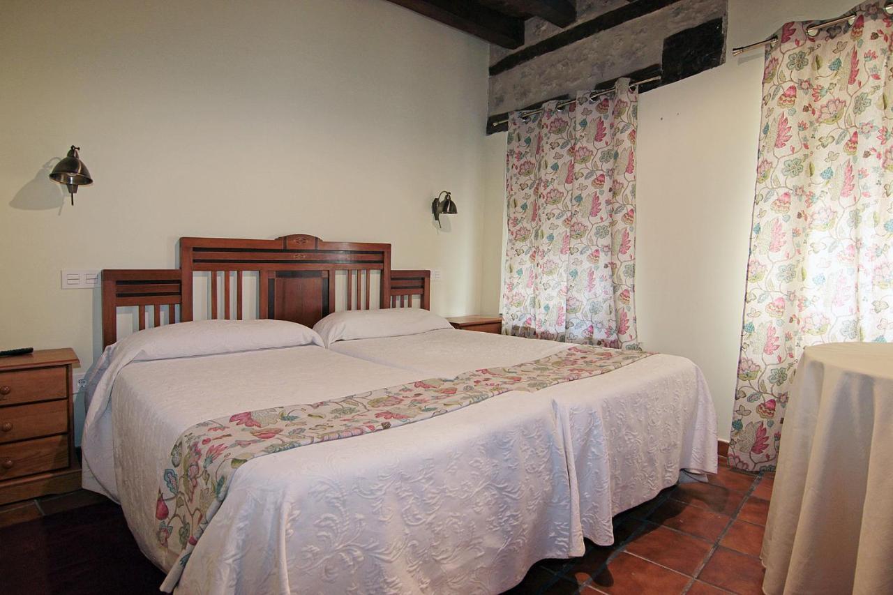 Hotel Rural Los Abuelos Montemayor de Pililla Bagian luar foto