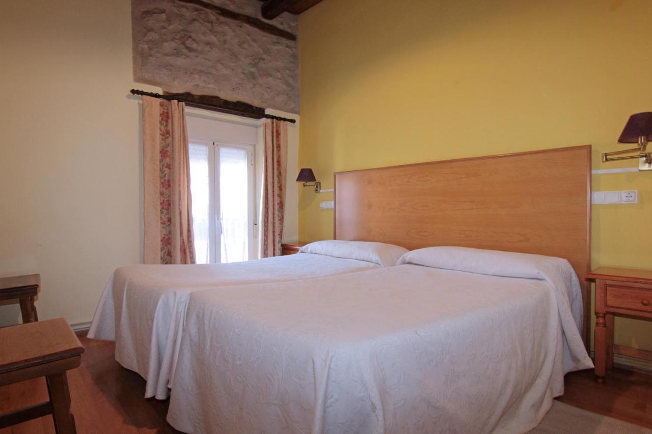 Hotel Rural Los Abuelos Montemayor de Pililla Bagian luar foto