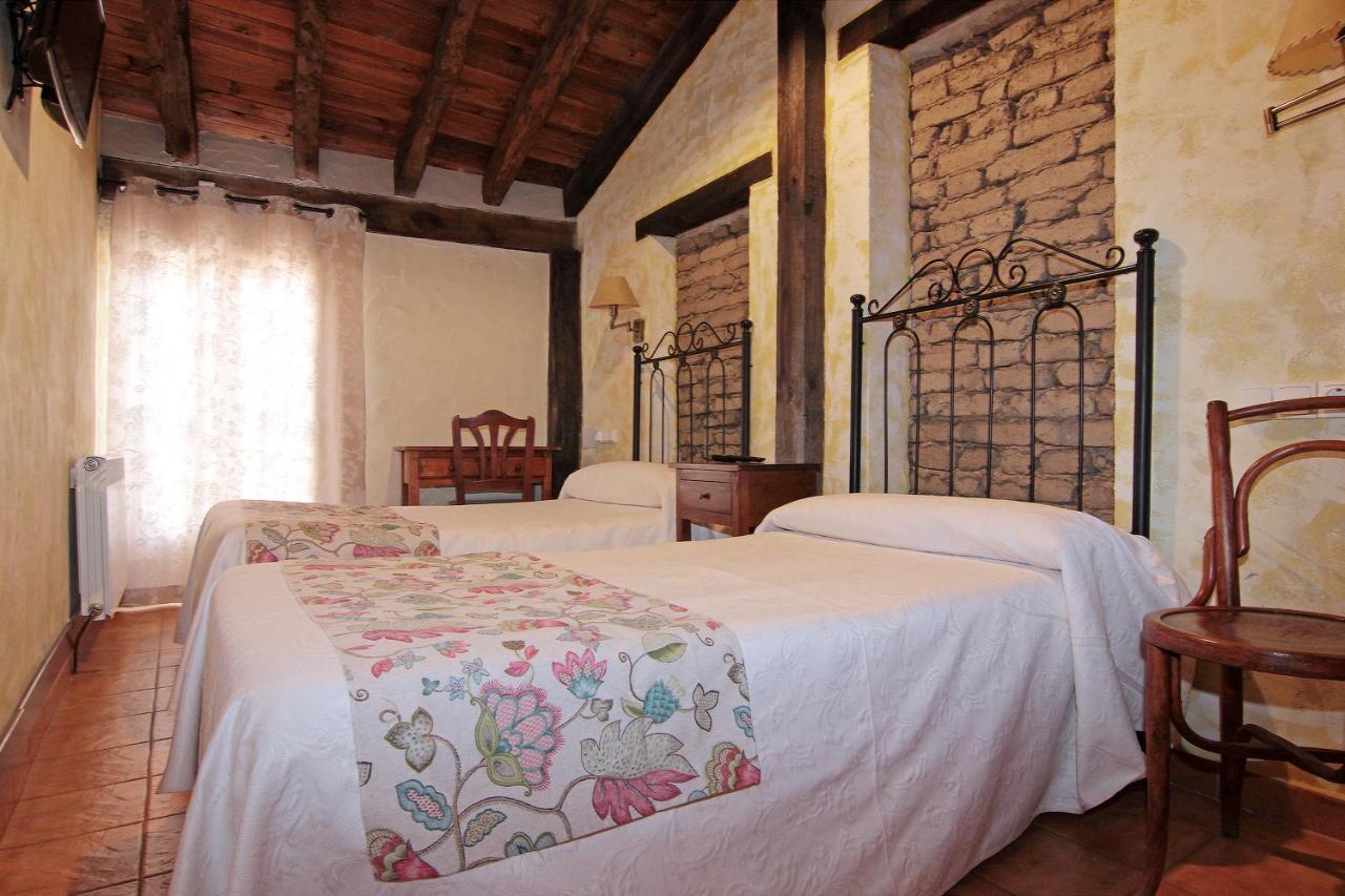 Hotel Rural Los Abuelos Montemayor de Pililla Bagian luar foto