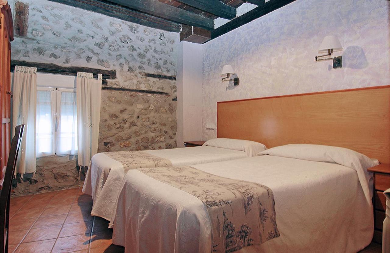 Hotel Rural Los Abuelos Montemayor de Pililla Bagian luar foto
