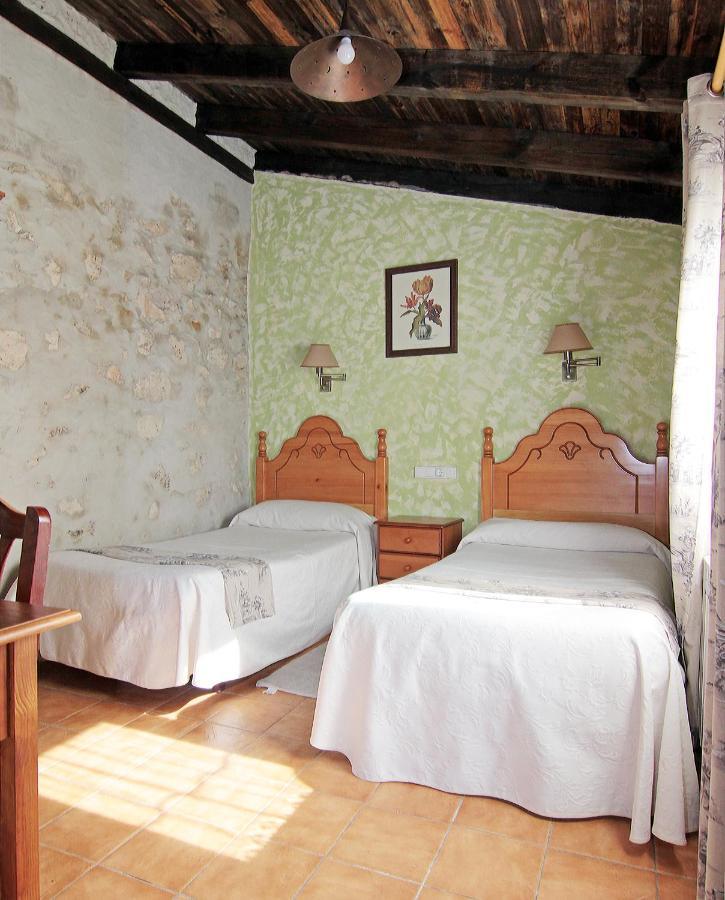 Hotel Rural Los Abuelos Montemayor de Pililla Bagian luar foto