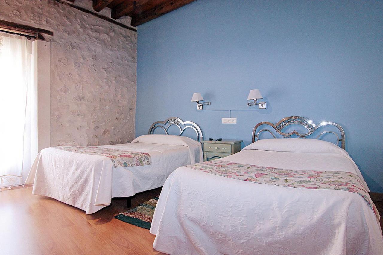 Hotel Rural Los Abuelos Montemayor de Pililla Bagian luar foto