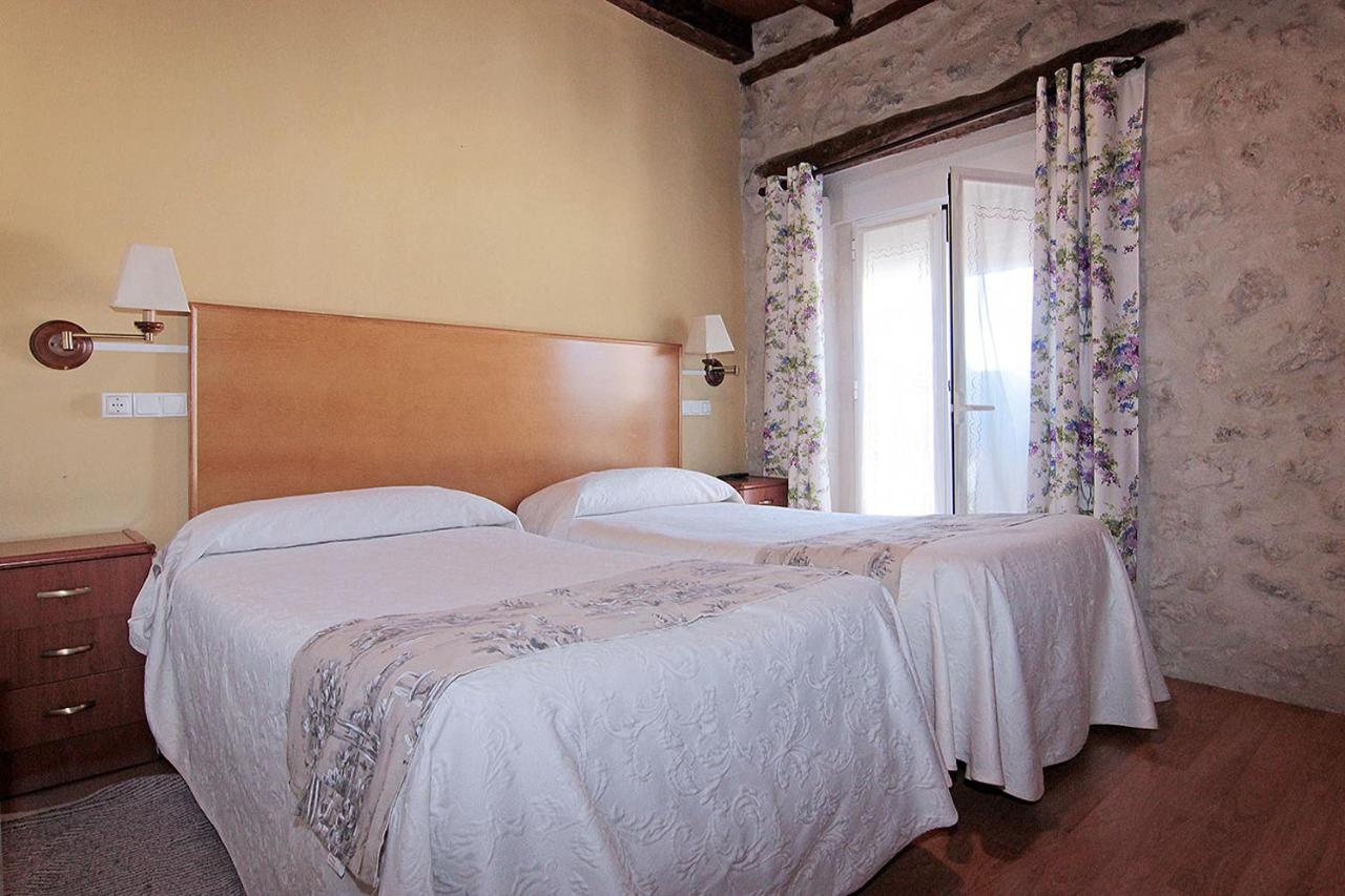 Hotel Rural Los Abuelos Montemayor de Pililla Bagian luar foto